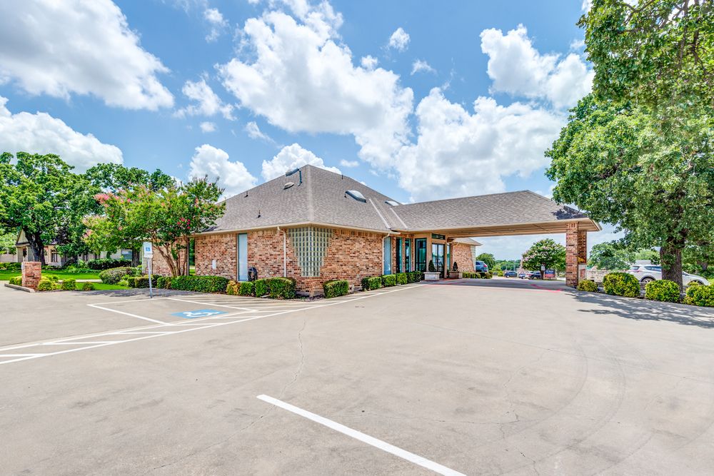 501 W Harwood Rd, Hurst, TX 76054